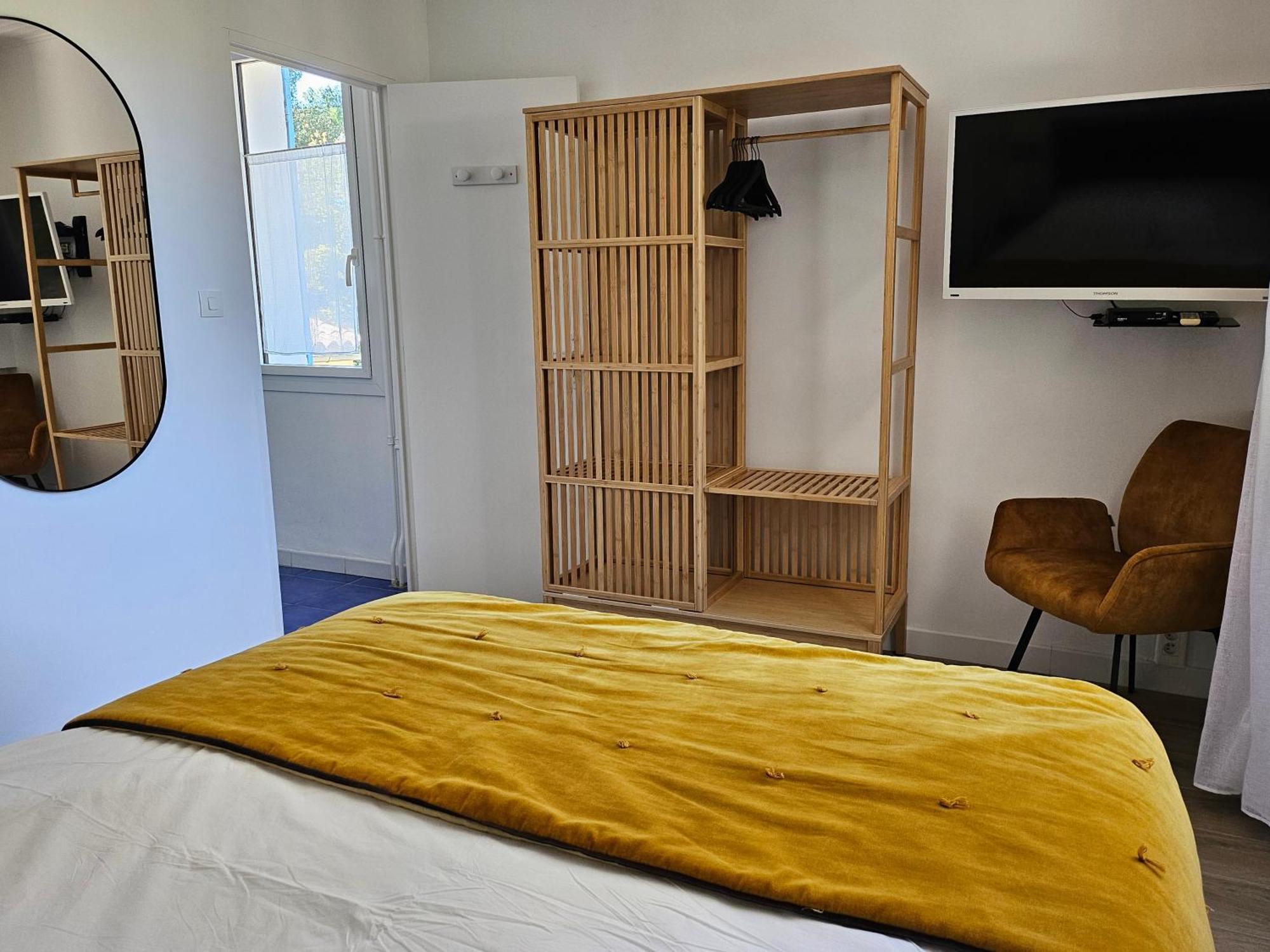 La Luberonne Bed & Breakfast ลูร์มาแร็ง ภายนอก รูปภาพ
