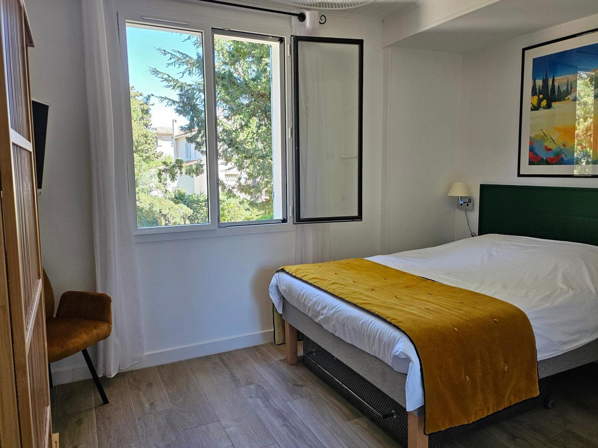 La Luberonne Bed & Breakfast ลูร์มาแร็ง ภายนอก รูปภาพ