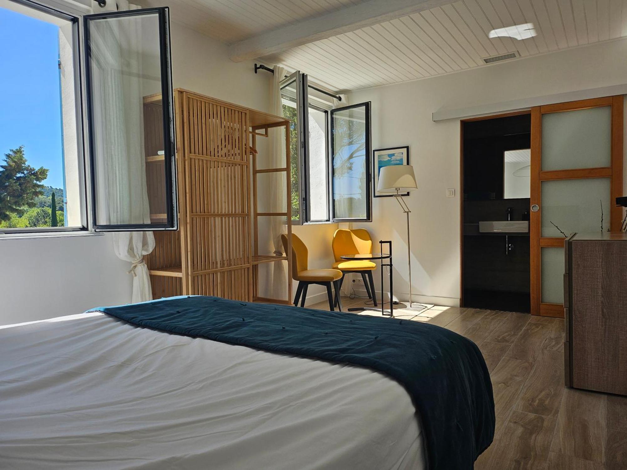 La Luberonne Bed & Breakfast ลูร์มาแร็ง ภายนอก รูปภาพ