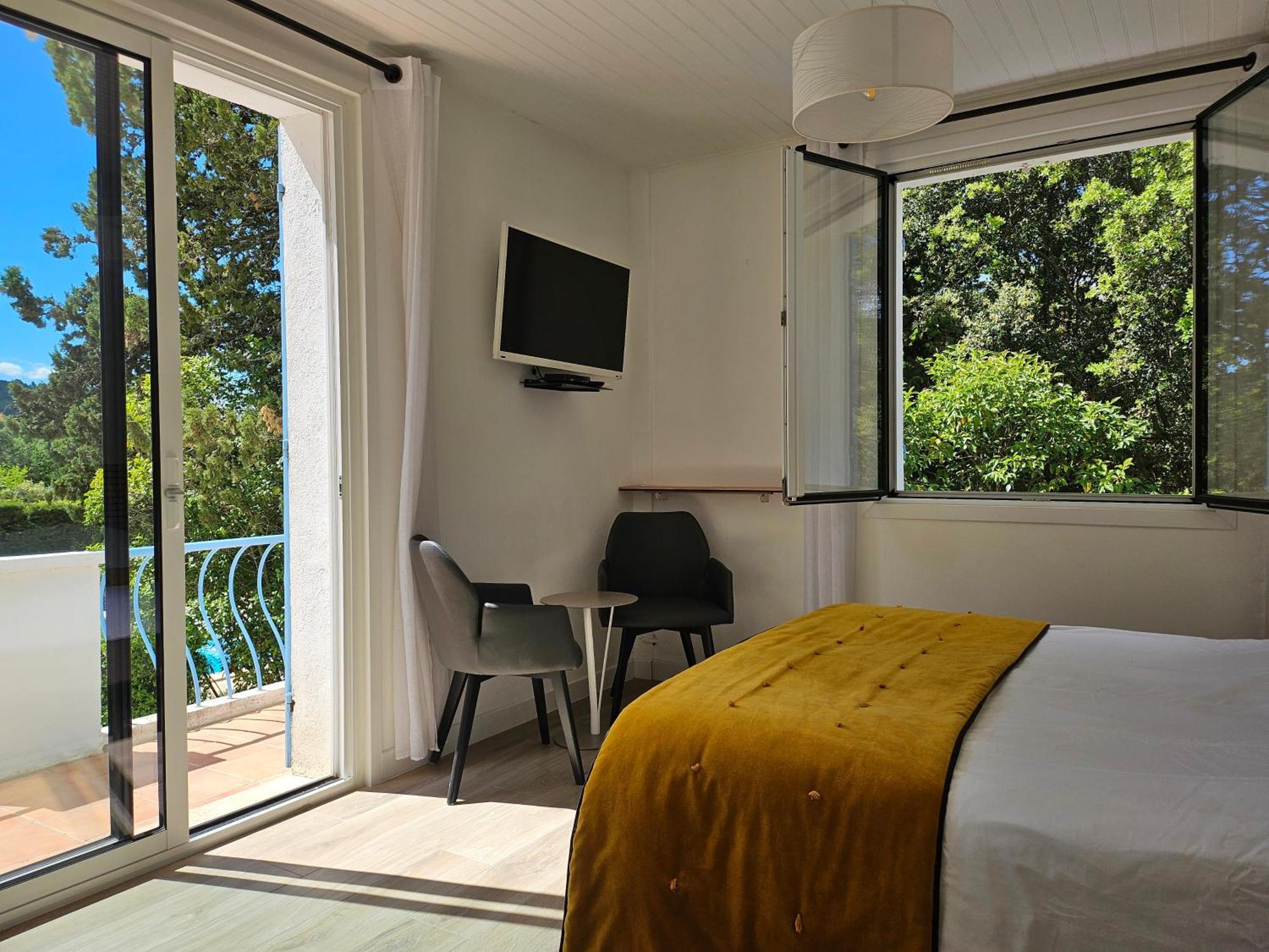La Luberonne Bed & Breakfast ลูร์มาแร็ง ภายนอก รูปภาพ