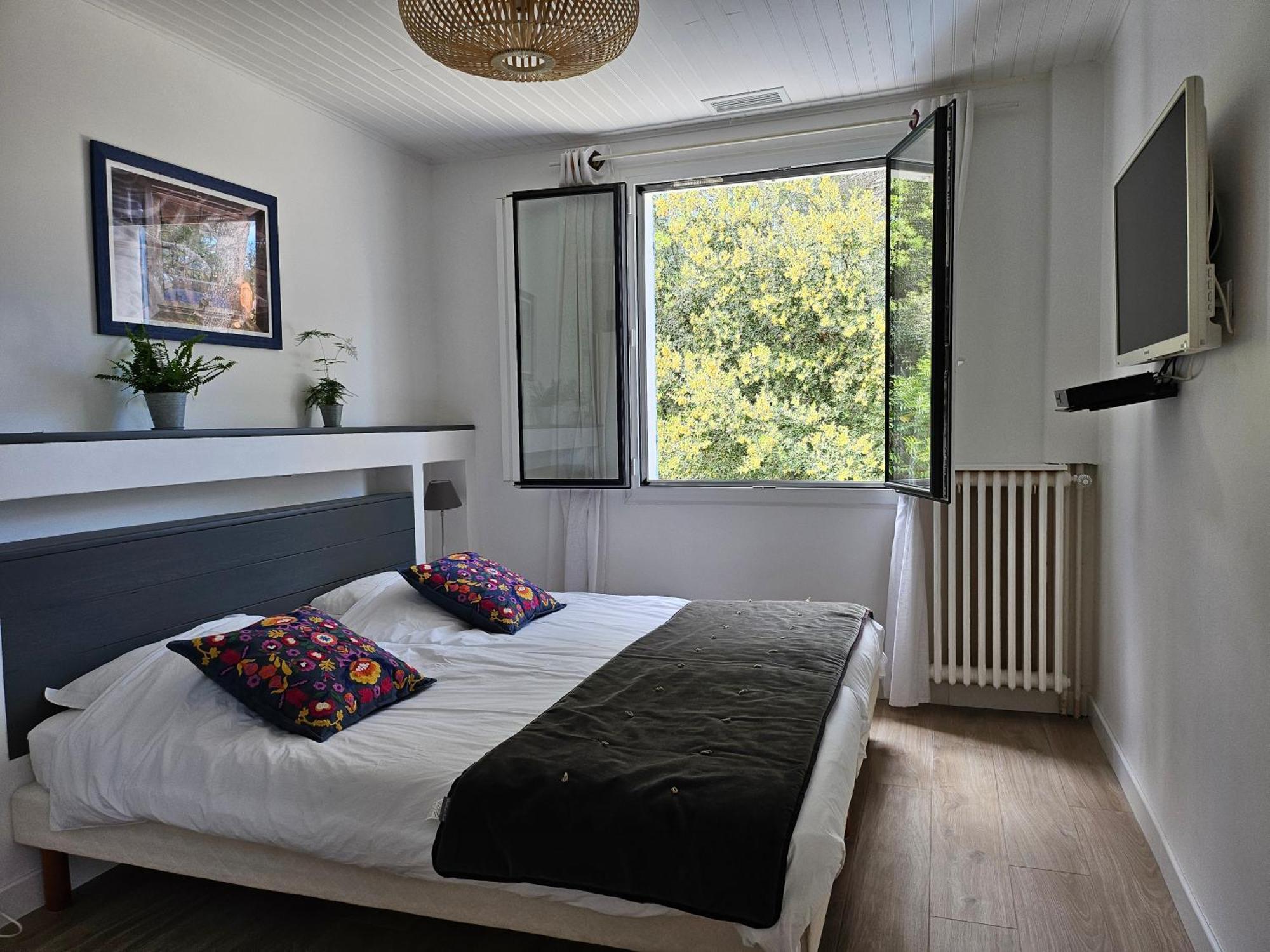 La Luberonne Bed & Breakfast ลูร์มาแร็ง ภายนอก รูปภาพ