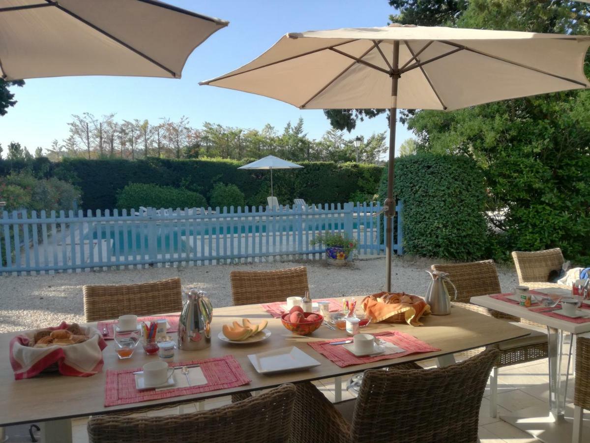La Luberonne Bed & Breakfast ลูร์มาแร็ง ภายนอก รูปภาพ