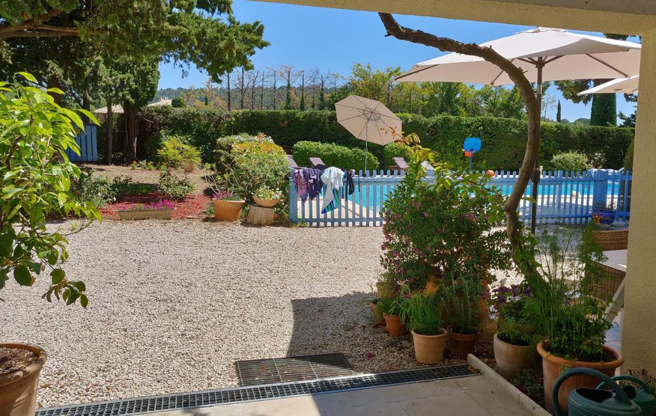 La Luberonne Bed & Breakfast ลูร์มาแร็ง ภายนอก รูปภาพ