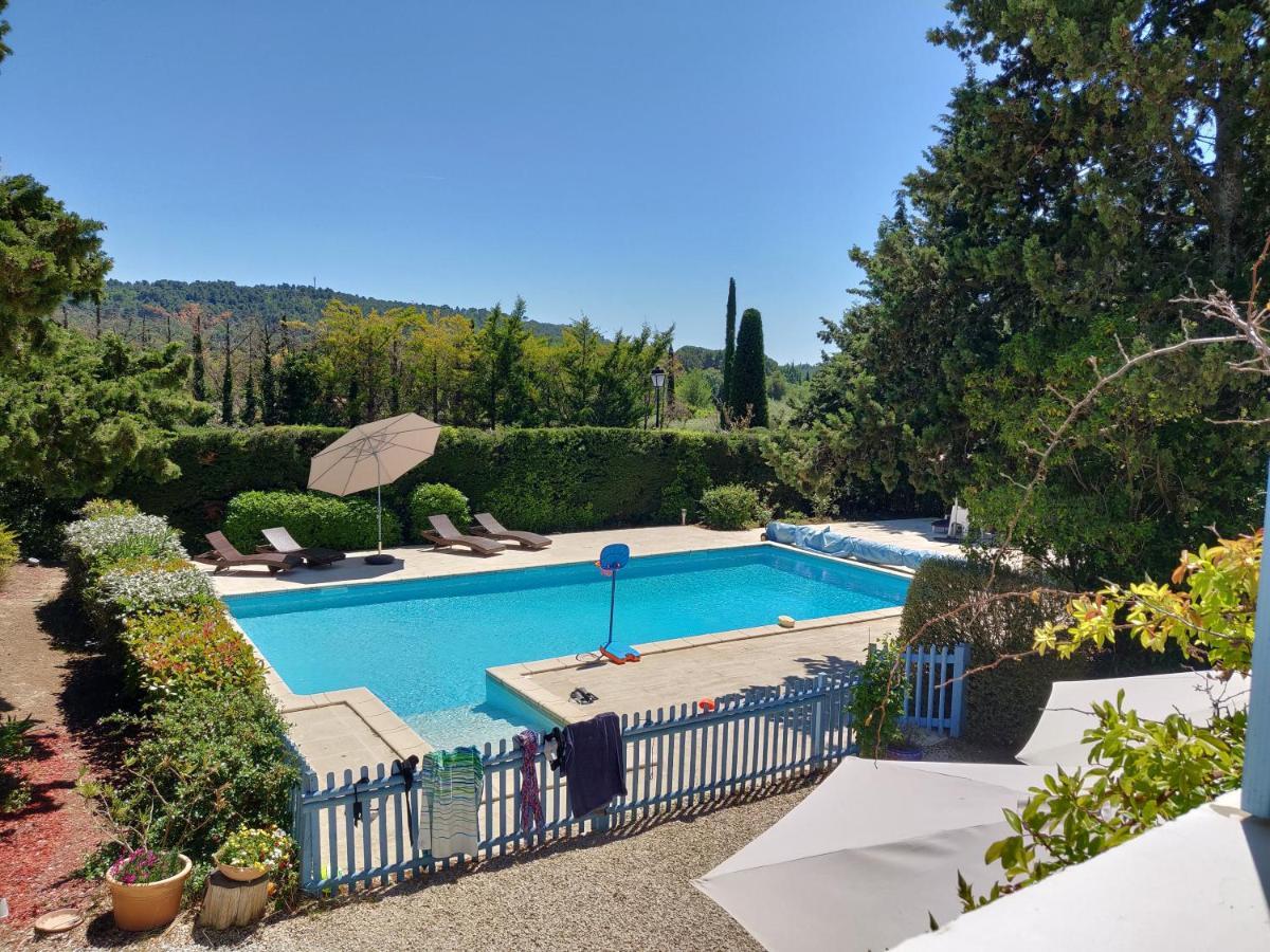 La Luberonne Bed & Breakfast ลูร์มาแร็ง ภายนอก รูปภาพ