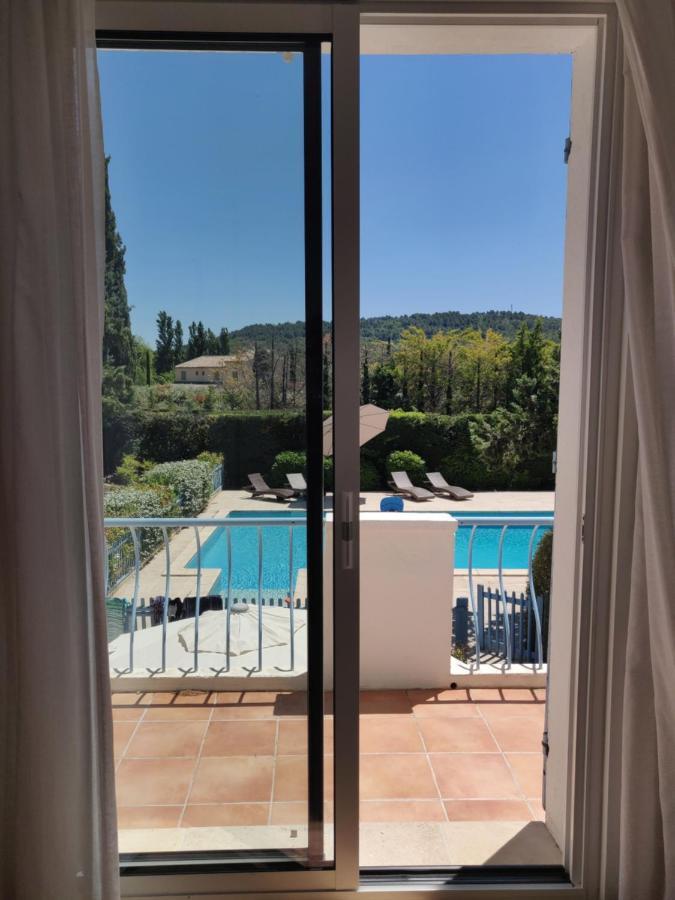 La Luberonne Bed & Breakfast ลูร์มาแร็ง ภายนอก รูปภาพ